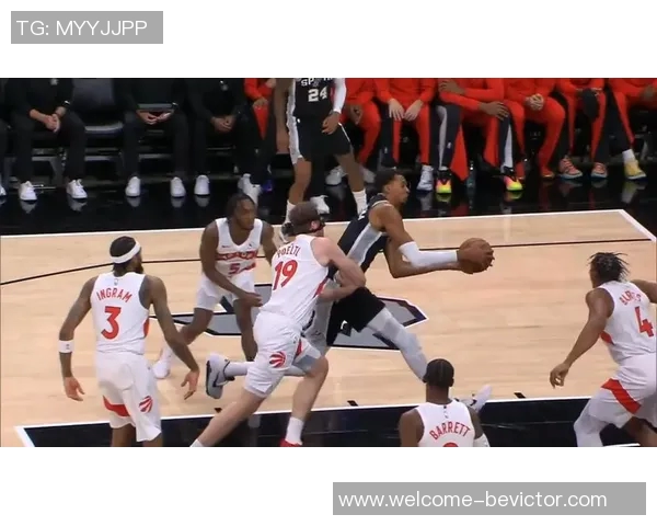 文班谈空中转身360上篮首次尝试未专门练习展现惊人天赋 文班谈空中转身360上篮首次尝试未专门练习展现惊人天赋